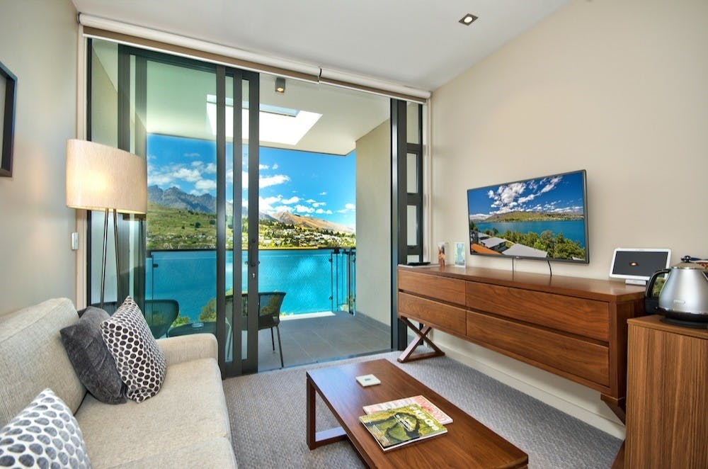 Lake View Room