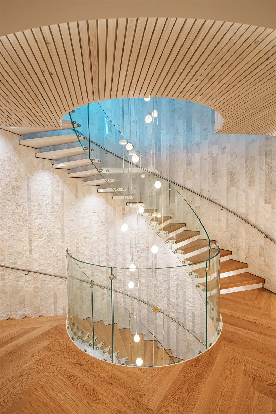 Chalet Julisam | Modern Spiral Staircase