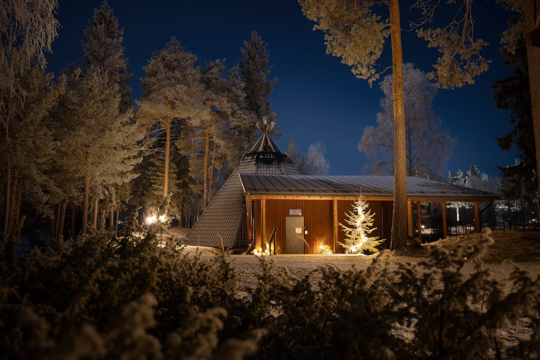 Aino Private Island Hotel, kota restaurant at night