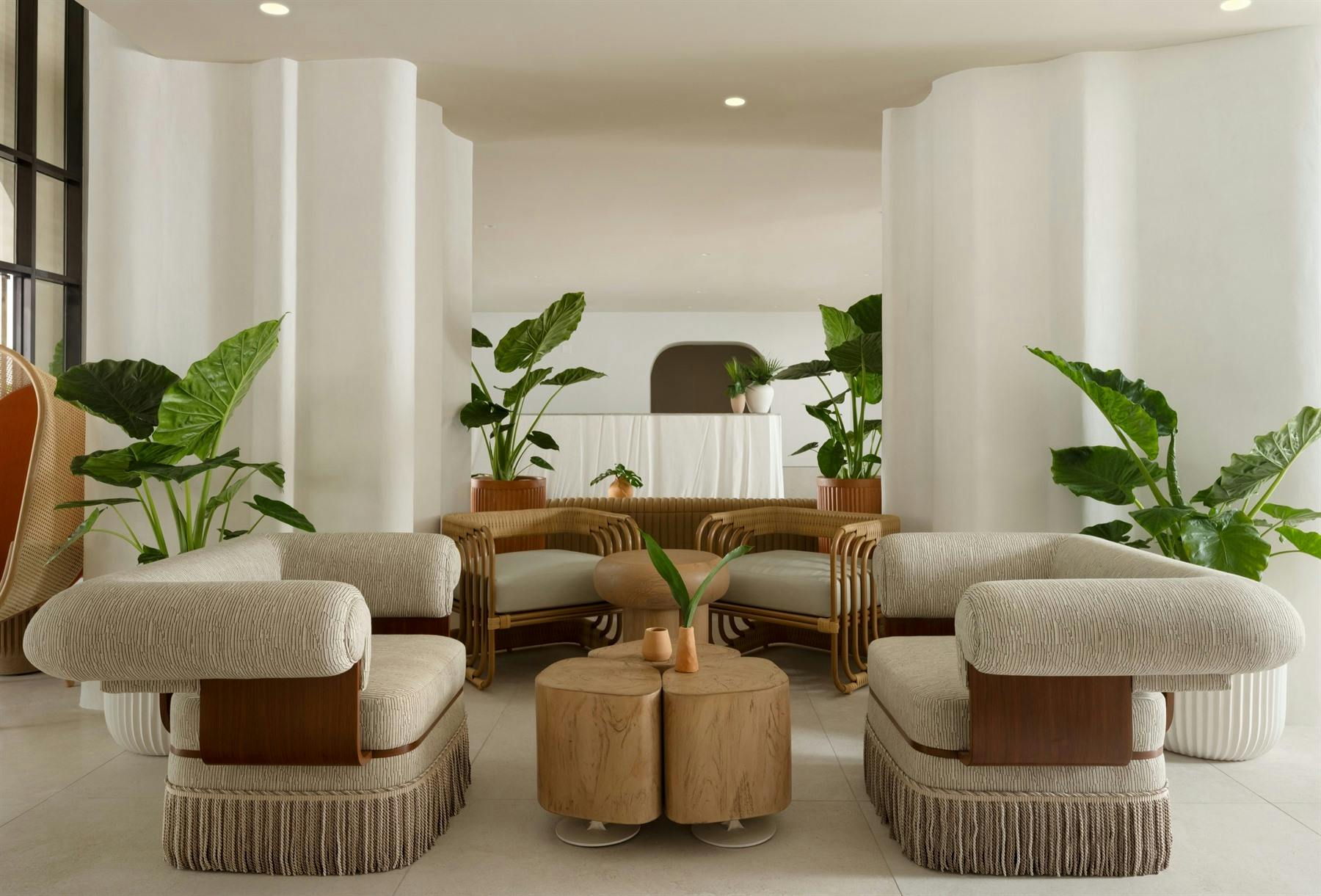 Sandbourne Santa Monica, Autograph Collection | Lobby seating area