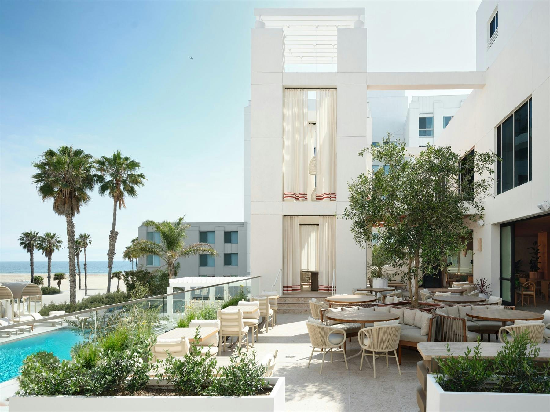 Sandbourne Santa Monica, Autograph Collection | Poolside restaurant