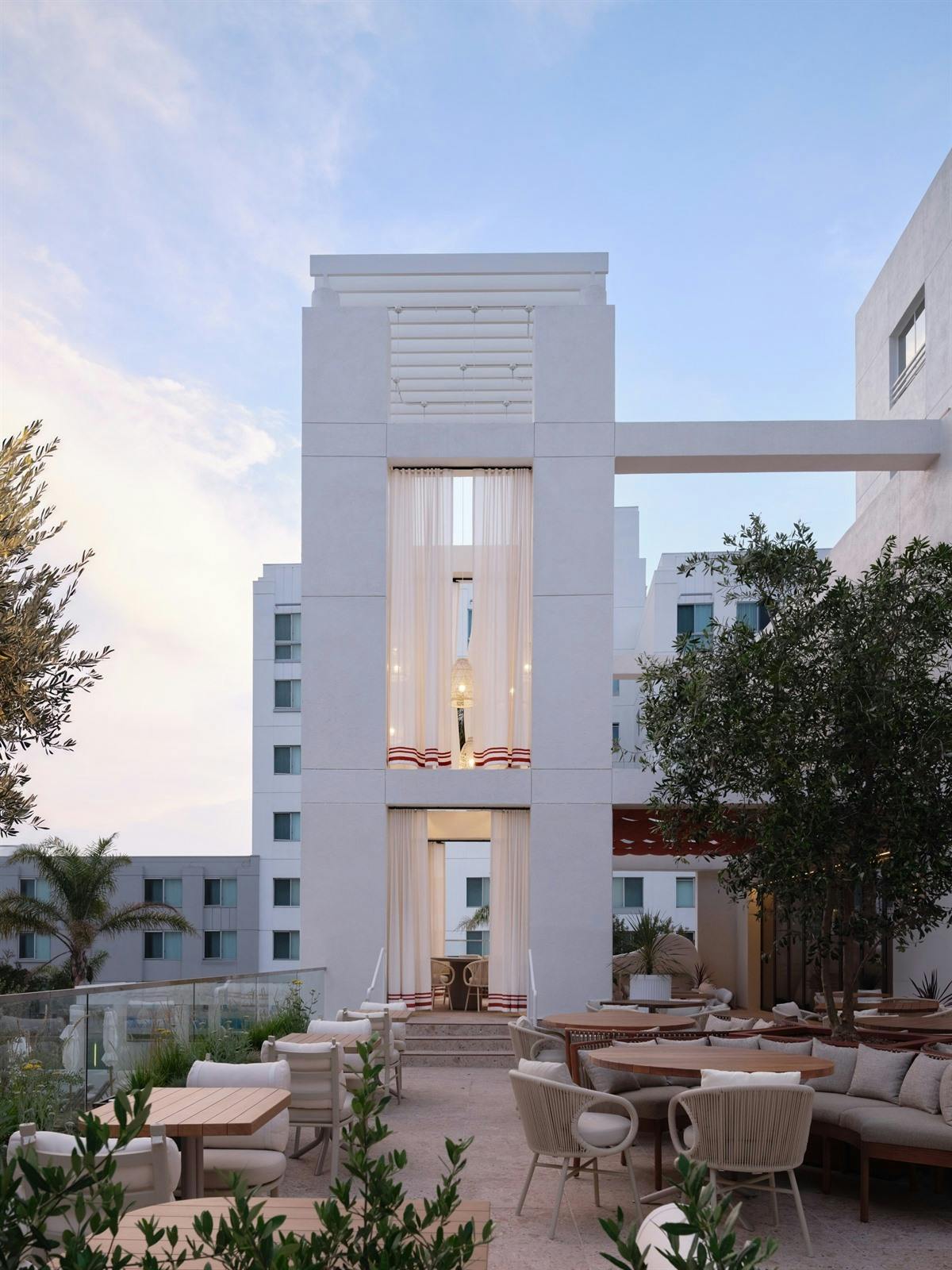 Sandbourne Santa Monica Autograph Collection | Exterior