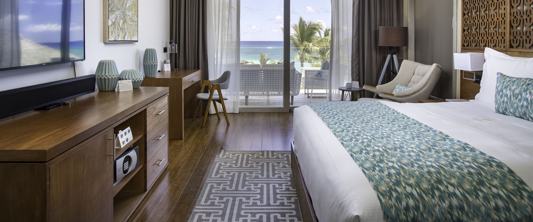 Bedroom - Beachfront Suite