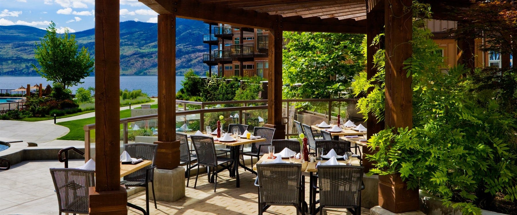 Bonfire restaurant terrace at Cove Lakeside Resort