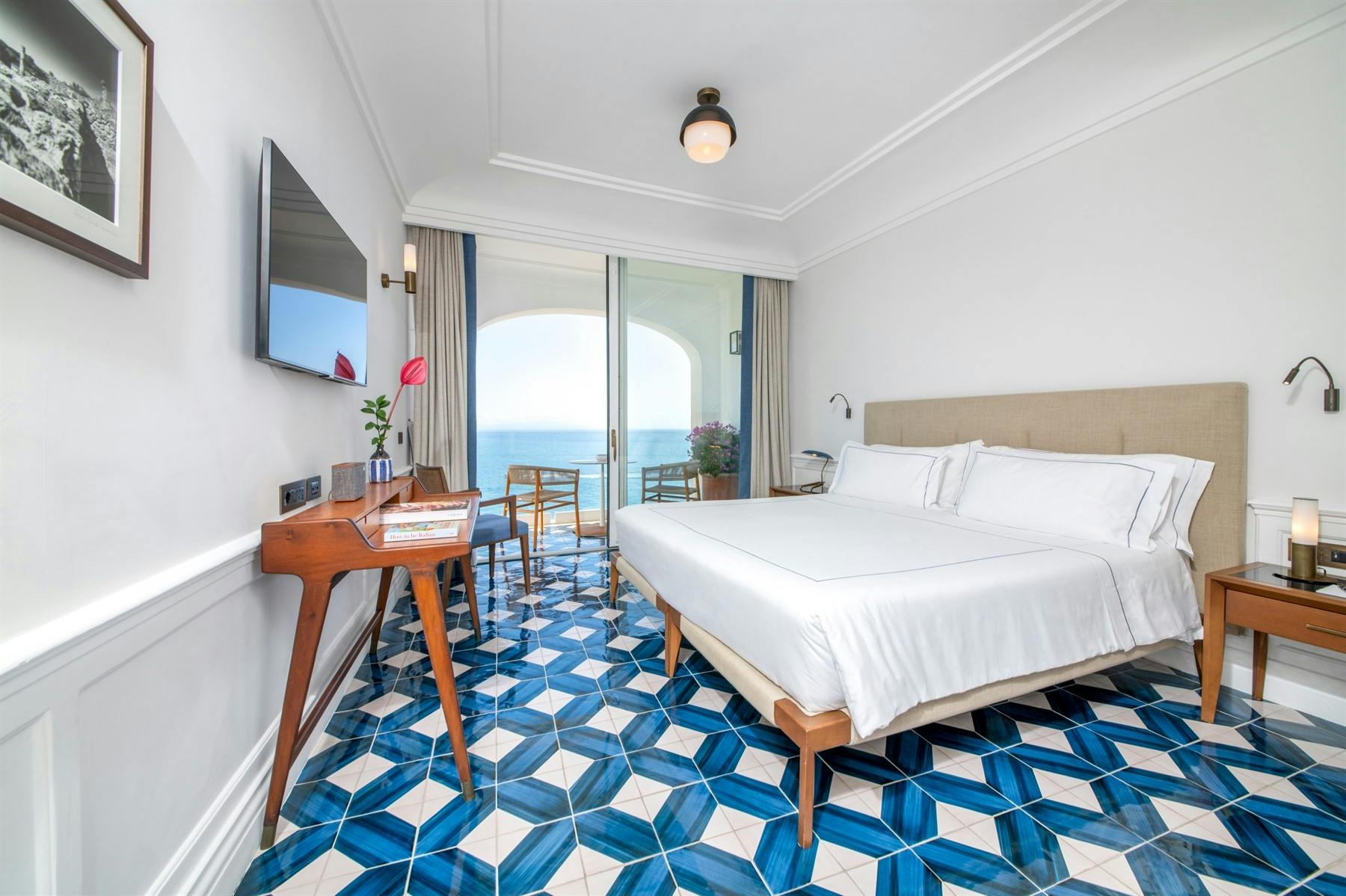 Deluxe Room Sea View & Balcony