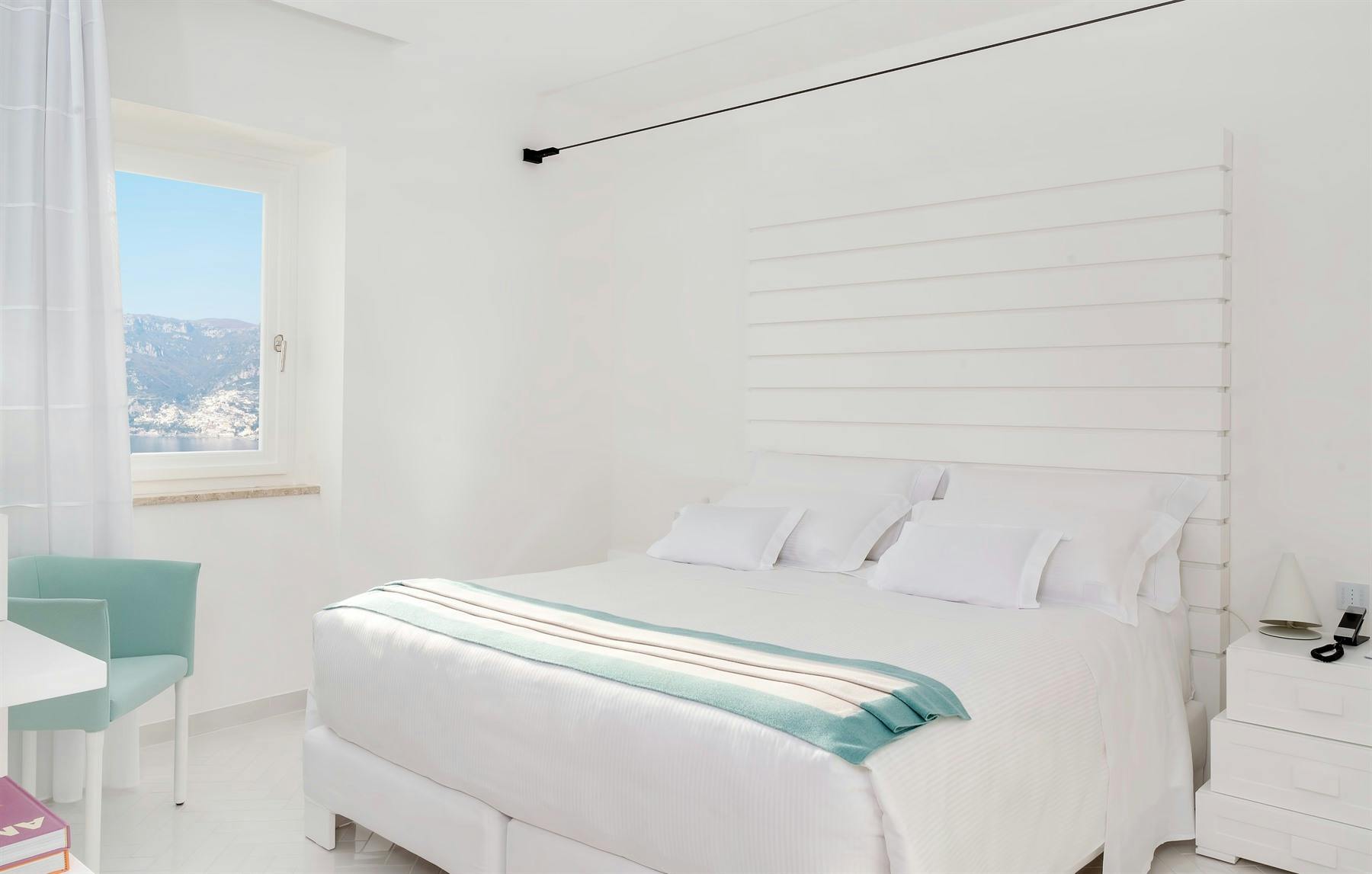 Deluxe Corner Sea View