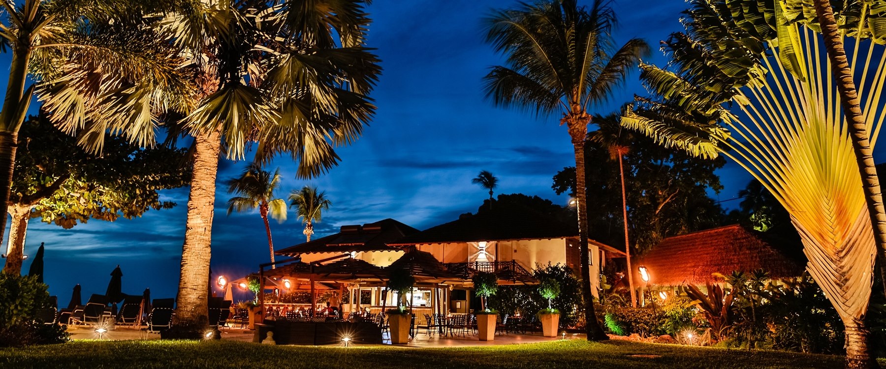 Enjoy an alfresco lunch or a cocktail as the sun goes down at Harold's Bar at The Sand Piper, Barbados