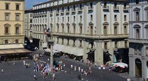 Escape to Rocco Forte's luxury hotel in Florence on Piazza della Repubblica city square<place>Hotel Savoy, a Rocco Forte Hotel</place><fomo>94</fomo>