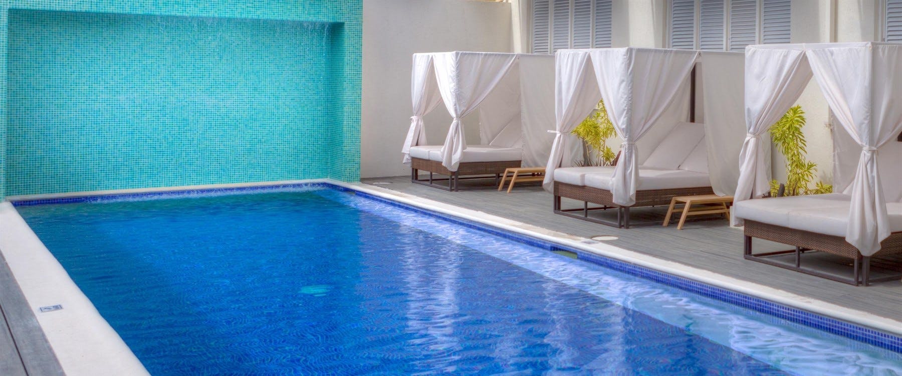 hotel quality pool loungers