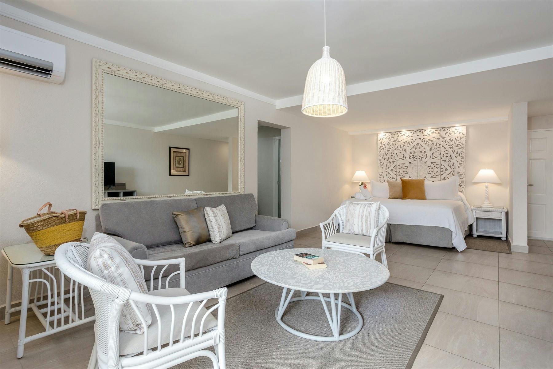 Deluxe Signature Room