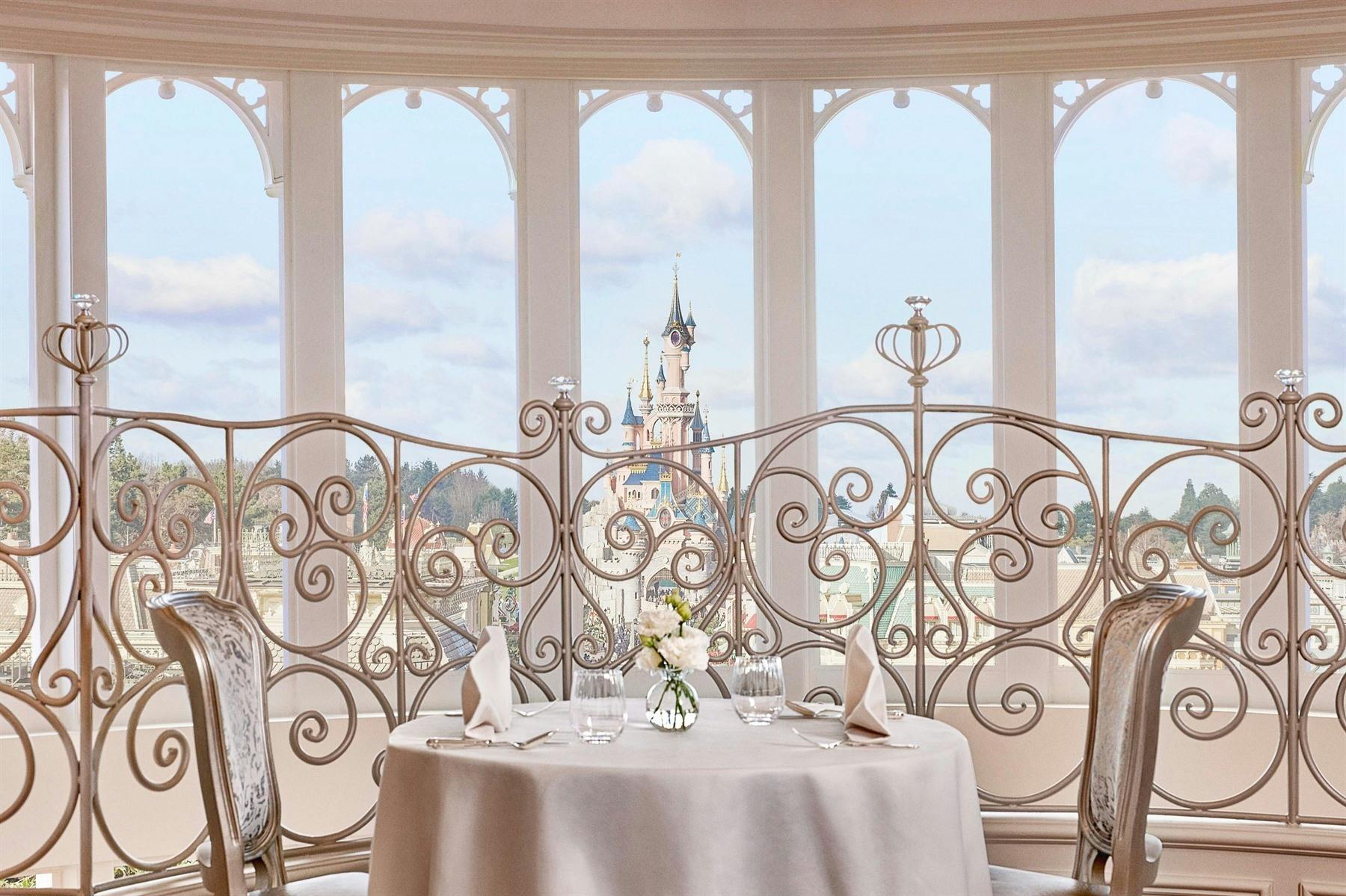 Disneyland® Hotel, Disneyland® Paris image 3