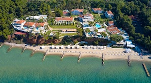 Spend your summer holiday at this luxury Greek resort with a white sandy beach <place>Danai Beach Resort & Villas</place><fomo>88</fomo>
