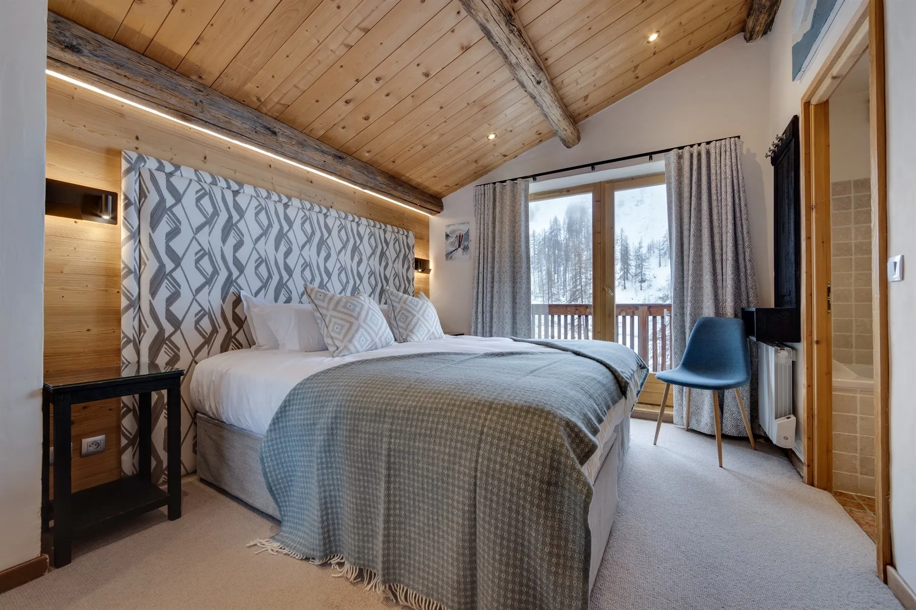 Chalet Bellevarde No1 Lodge |Double bedroom with balcony 