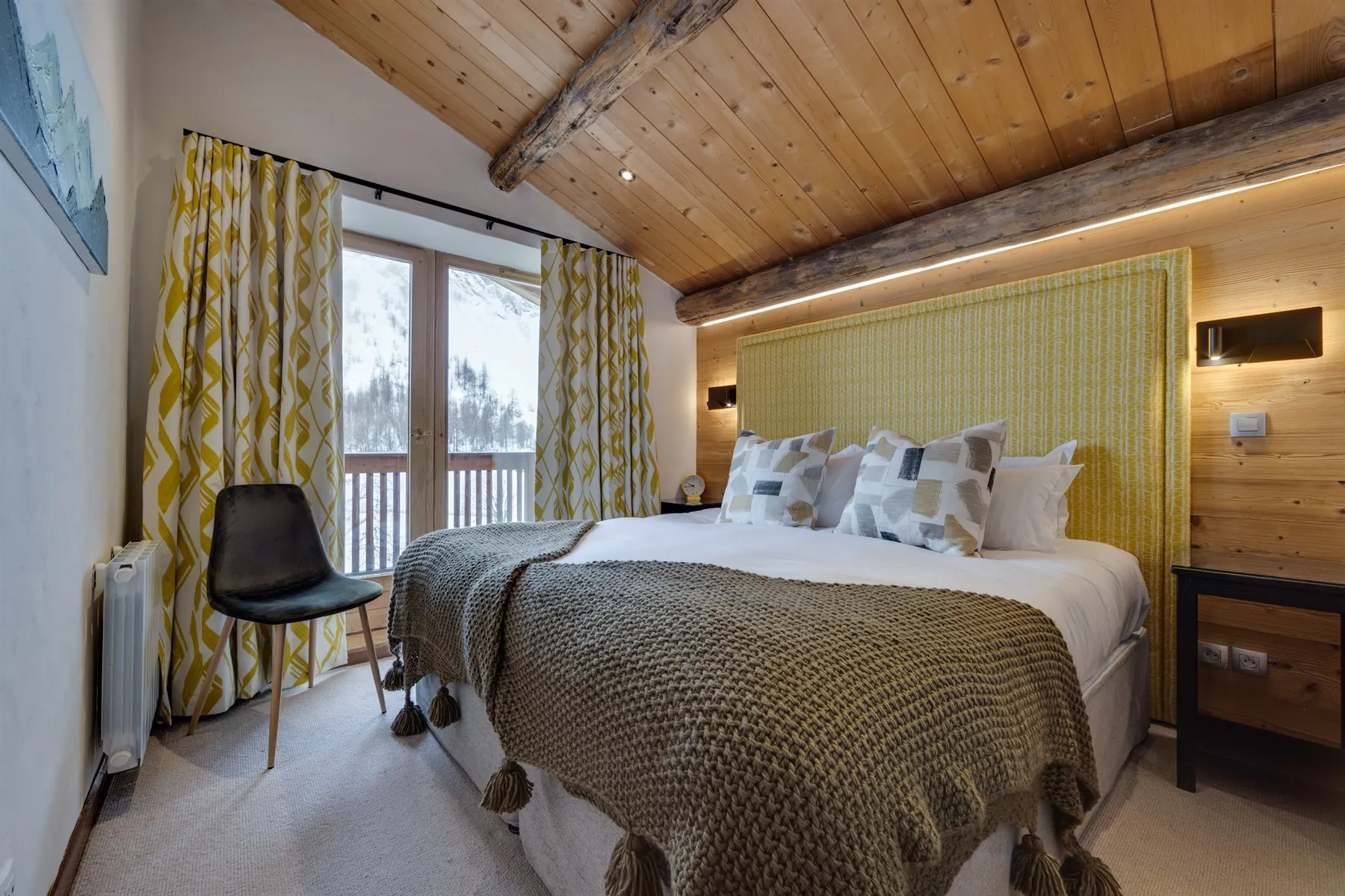Chalet Bellevarde No1 Lodge | Double bedroom with balcony 