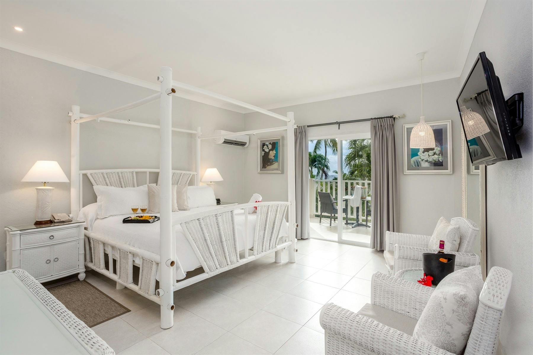 Oceanfront Honeymoon Suite