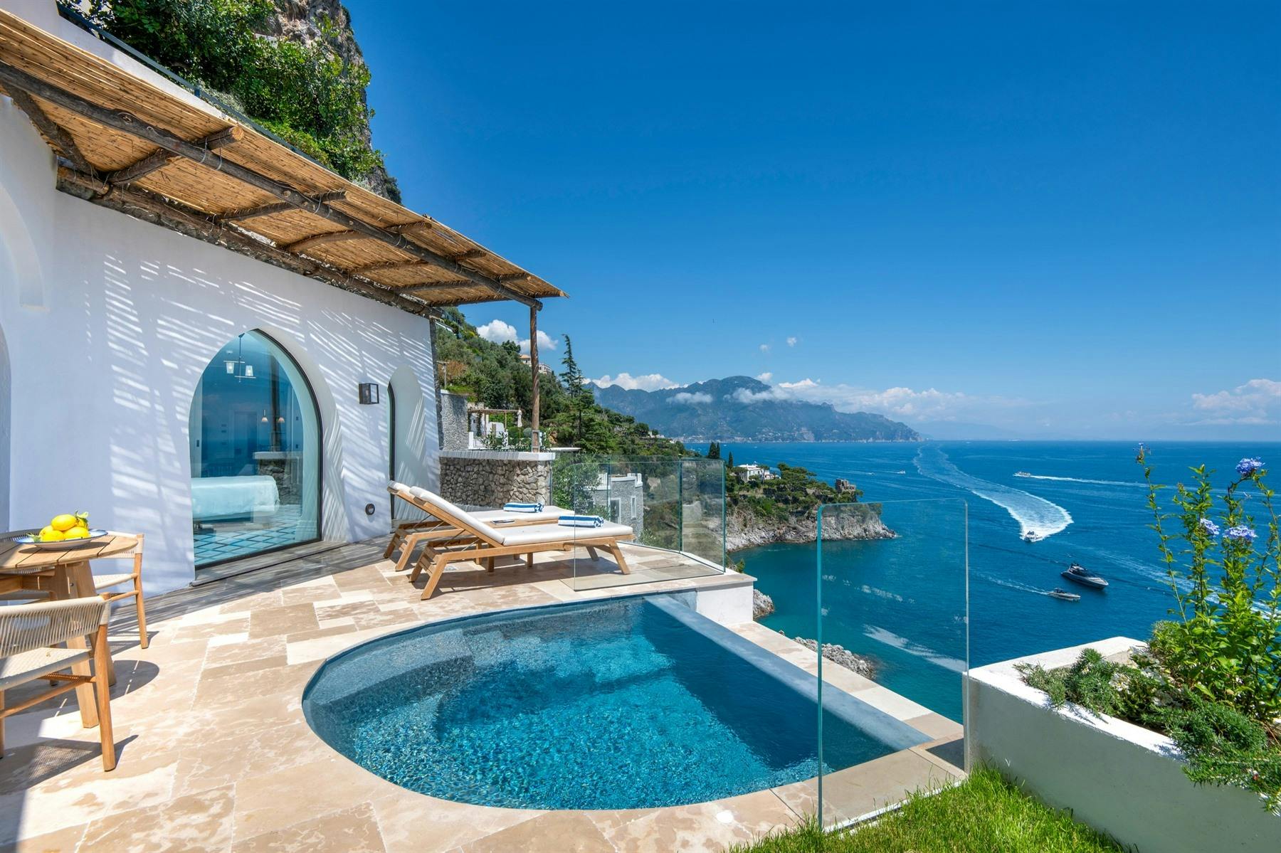 Premium Suite Sea View & Pool