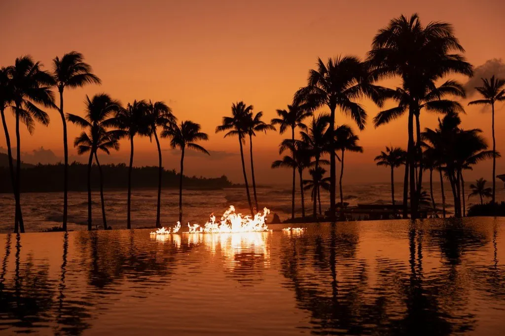 Reflection Pool at Off the Lip Lobby Bar, The Ritz-Carlton O‘ahu, Turtle Bay, Hawaii