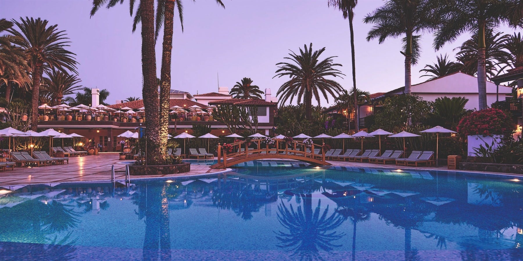 Seaside Grand Hotel Residencia image 1