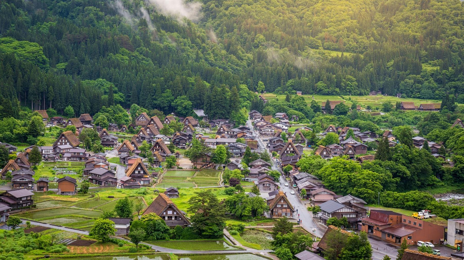 Takayama - Kanazawa via Shirakawago