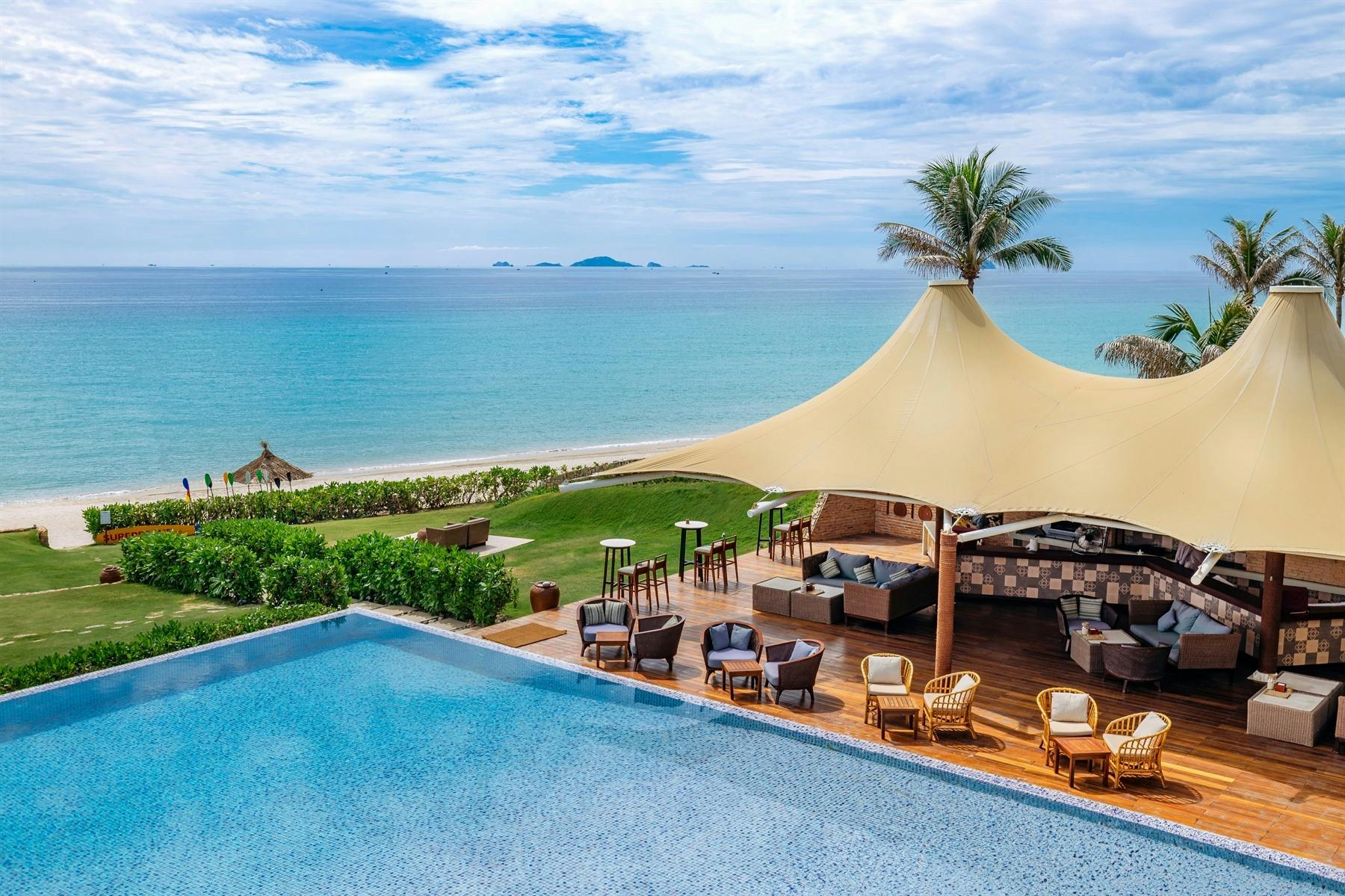 Zen Beach Bar at Fusion Resort Cam Ranh