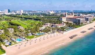 Stay in the heart of Palm Beach with plenty of dining options and activities to enjoy