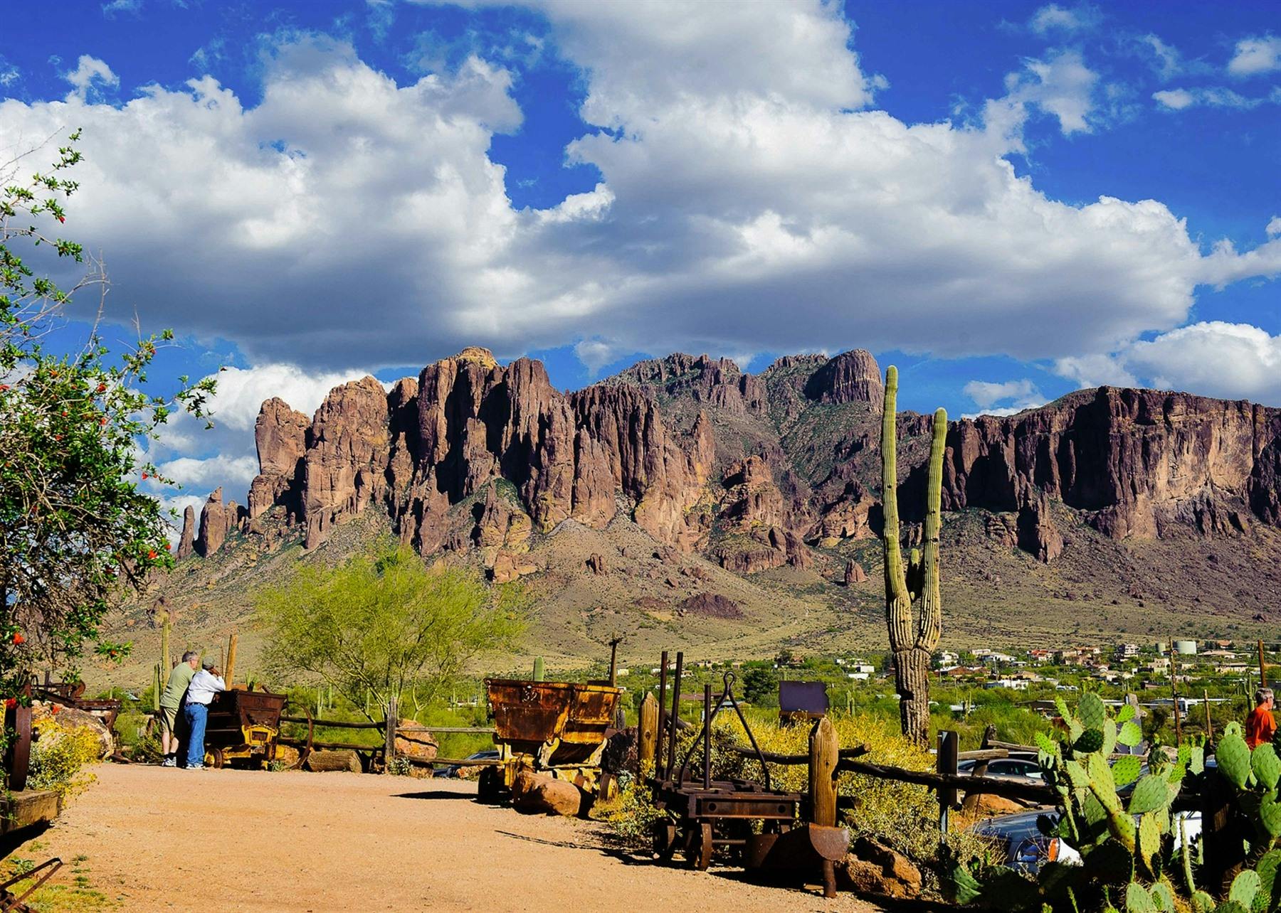Apache Trail & Canyon Lake